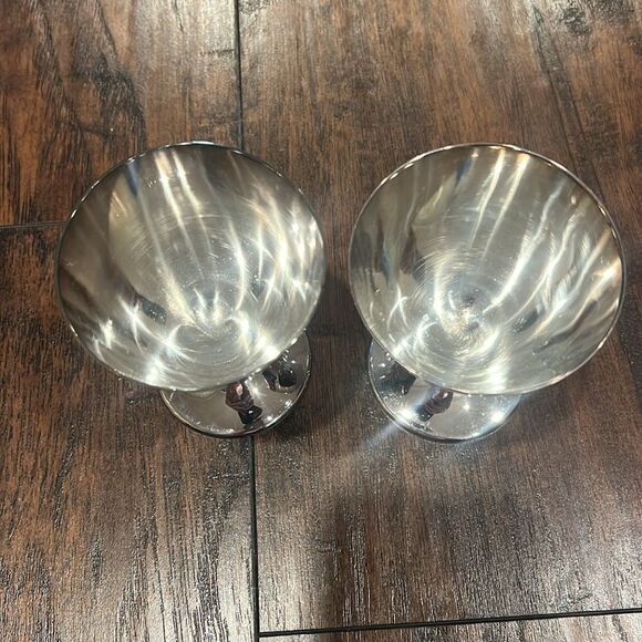 Silverplate VTG pair of wine goblets stamped Italy William Adams in EUC 4.5 inch - Picture 2 of 4
